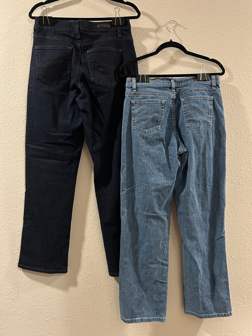 2 Woman’s Jeans, Dark Blue and Light Blue – Classic Straight Fit - Picture 2 of 6
